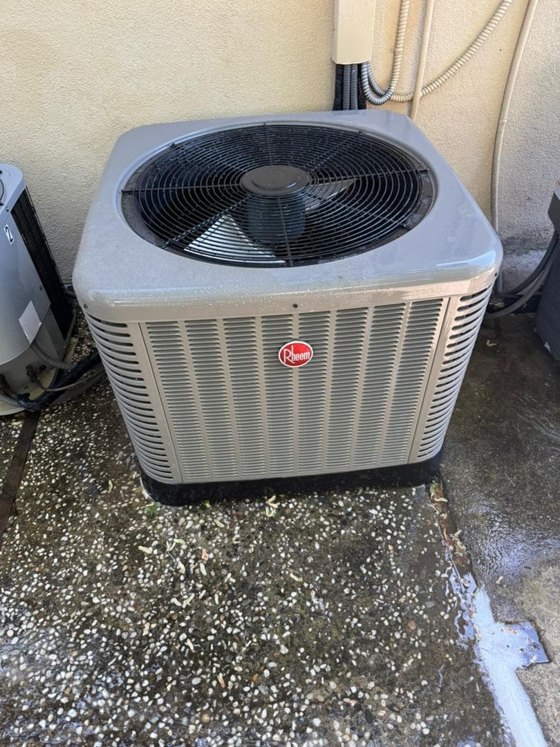 Smart Climate Experts — High-efficiency heat pump installation for a smart home.
